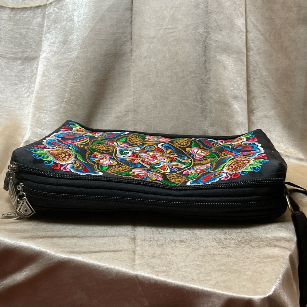 Embroidered crossbody bag with three separate zippered compartments, NWOT - Picture 8 of 16